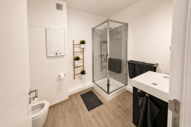 Bathroom 3, Les Suites de Nanesse, Liège