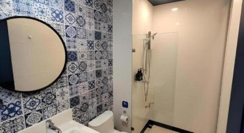Bathroom 4, Eat Sleep Chann, Muang Chanthaburi