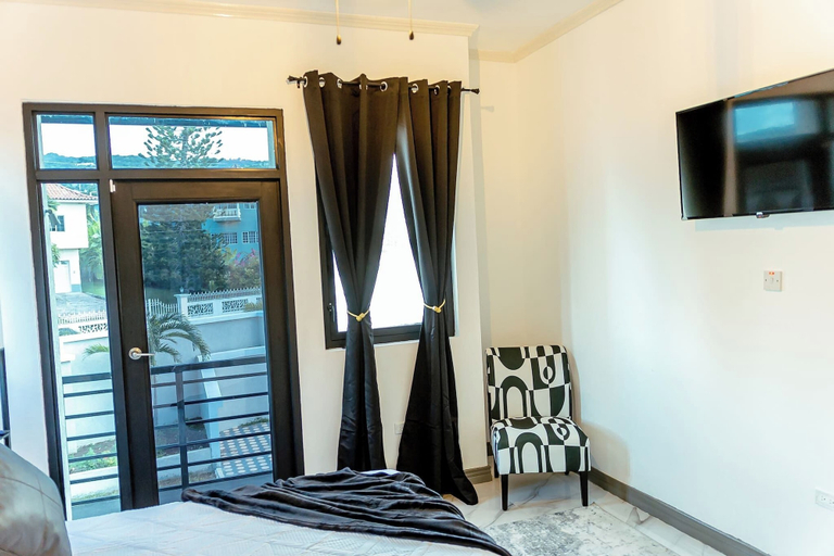 Room amenity, Summer Escape-2br Apt-pool-7 Min Airport-pool