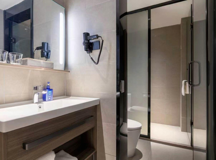 Bathroom 4, Hanting Hotel Wuhan Jiedaokou Metro Station, Wuhan