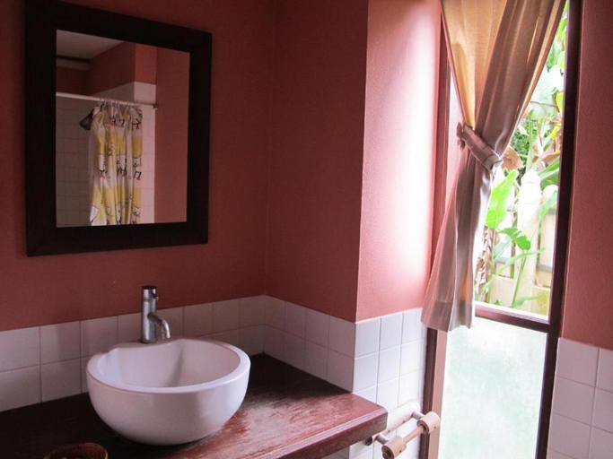 Bathroom 5, Baan Suan Amphawa, Amphawa