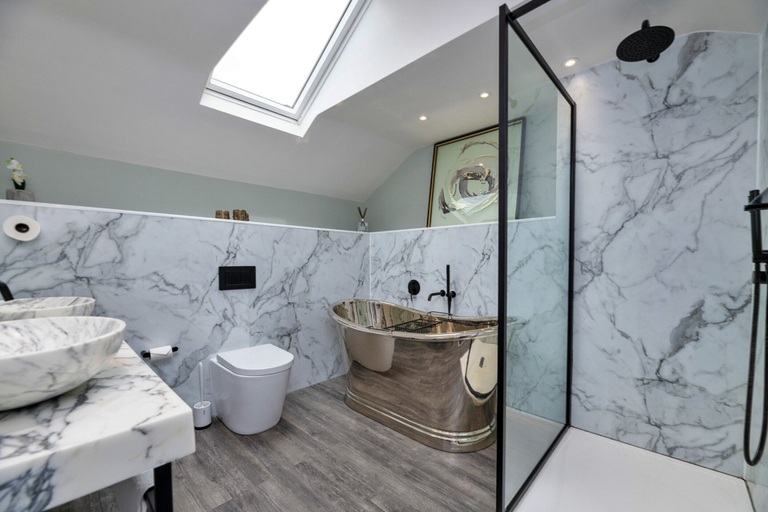 Bathroom 2, Stunning Bude Retreat With Hot Tub, Gwynedd