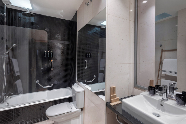 Bathroom 5, Melia Maria Pita, A Coruña