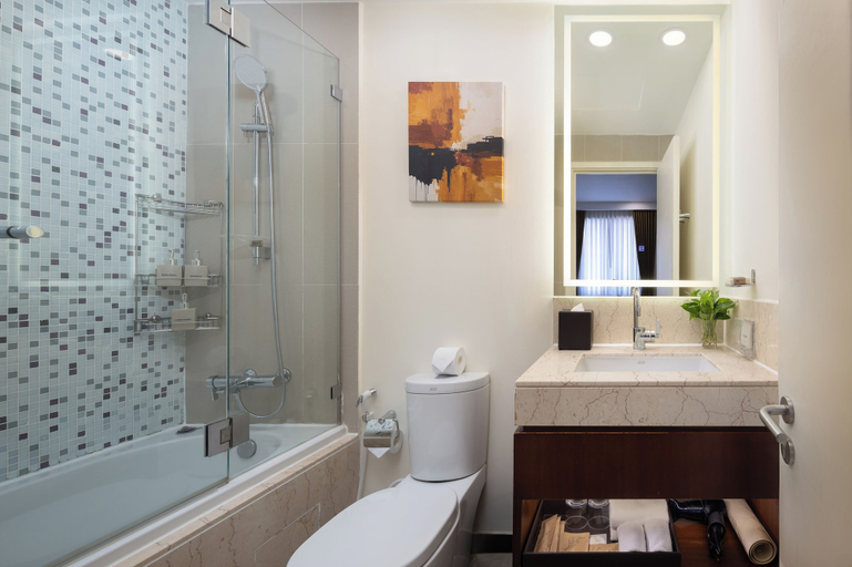 Bathroom 5, Central Mansions Hotel and Apartments, Phnom Penh