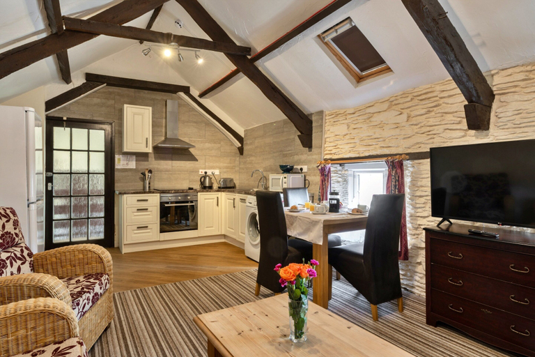 Private kitchen 5, Beach Cottage With Hut for 9, Devon