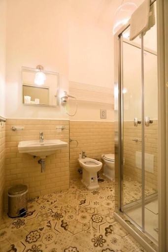 Bathroom 5, Macchiato Suites Boutique Guest House, Napoli