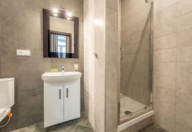 Bathroom 3, Central Dayflat Apartments, Shevchenkivs'kyi