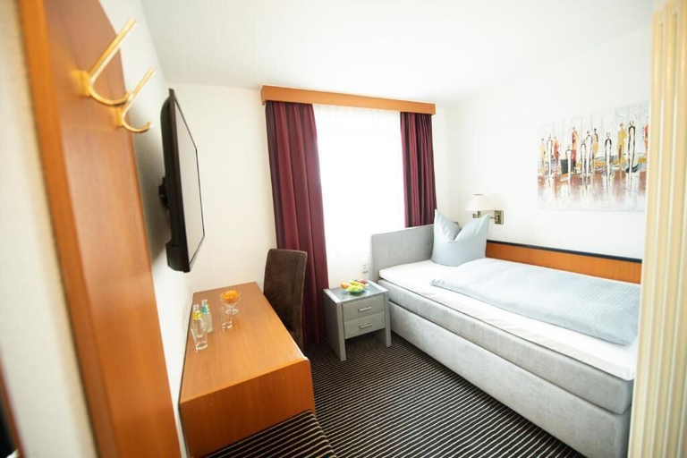 Bedroom 2, Stadthotel Giengen & Restaurant, Heidenheim