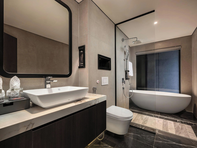 Bathroom 4, M'Gloria Cruise, Hạ Long