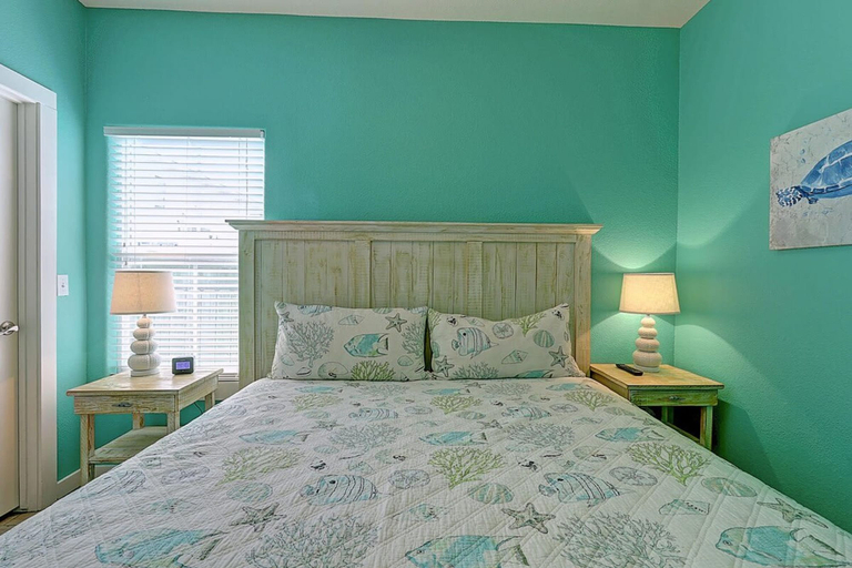 Room 4, Blue Wave Community Pool Family Friendly Sleeps 10, Nueces