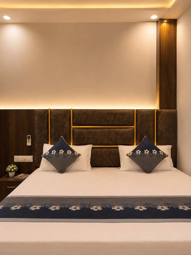 Room 2, Shri Radha Raman Palace, Varanasi