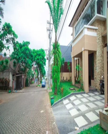 Property grounds, Cozzy Villa Surga Dunia, Malang