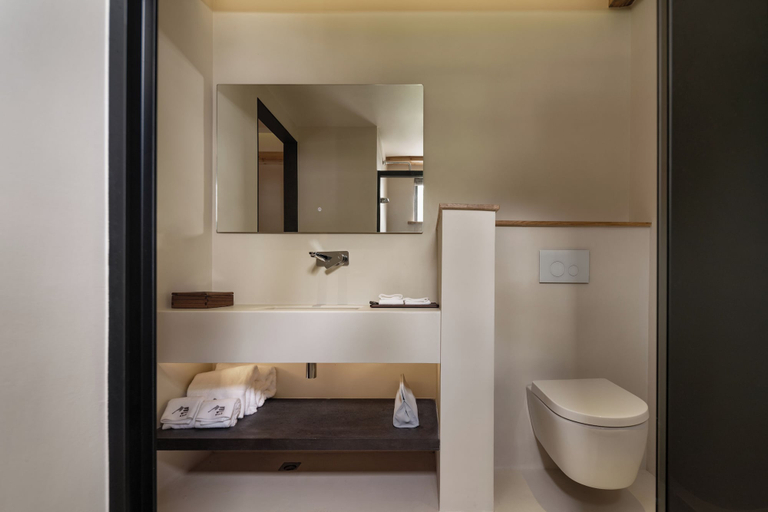 Bathroom 3, Qimen Wentang Wumingchu Hotel, Huangshan