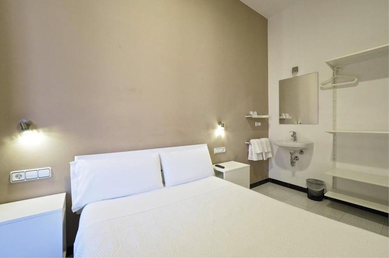 Bedroom 3, Pension Peiro, Barcelona