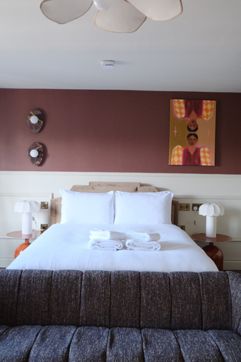 Room 3, Meus Apartments, Edinburgh
