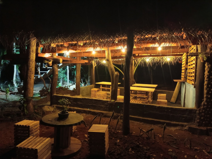 Outdoor dining 3, SIGIRI HUNTER'S ECO TREE LODGE AND Restu, Dambulla