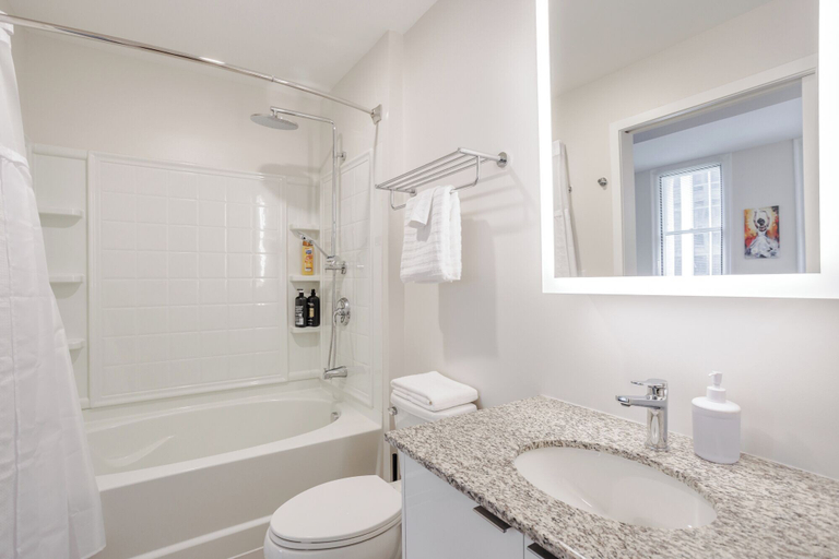 Bathroom 4, CozySuites - Sky Central, Hamilton