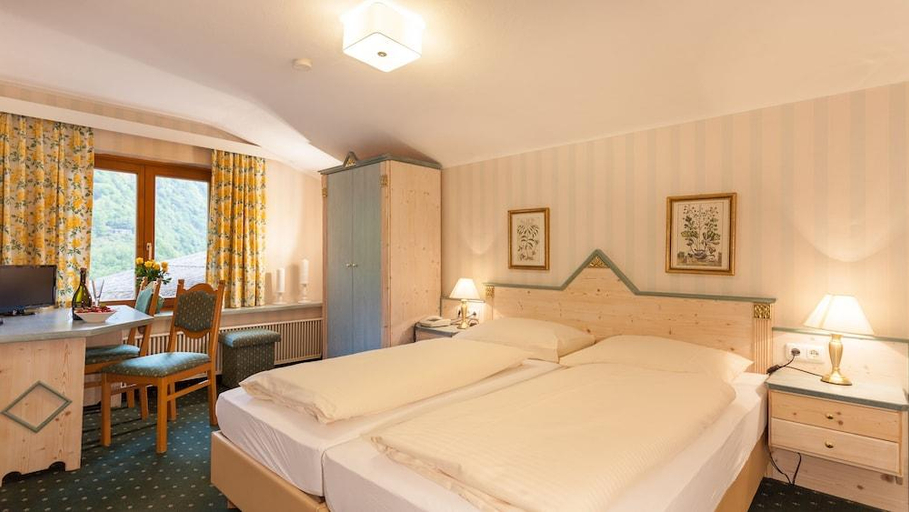 Bedroom 2, Gasthof Pass Lueg Hoehe Hotel, Hallein