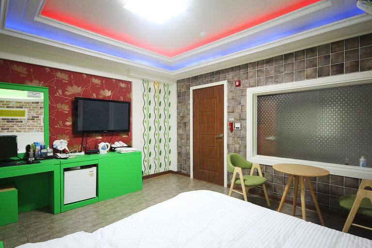 Bedroom 3, Tongyeong W, Tongyeong