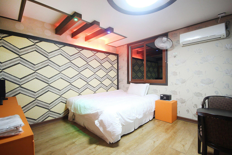 Bedroom 2, Tongyeong W, Tongyeong
