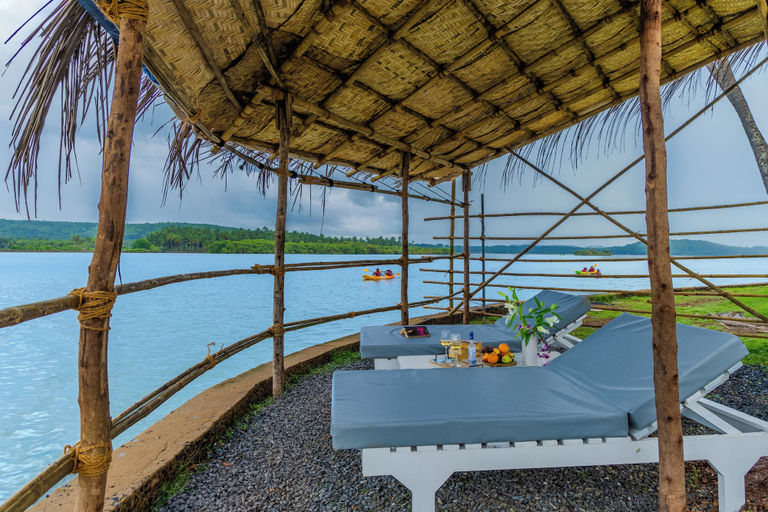 Property grounds 4, ELIVAAS Peace & Calm Room with Balcony, North Goa