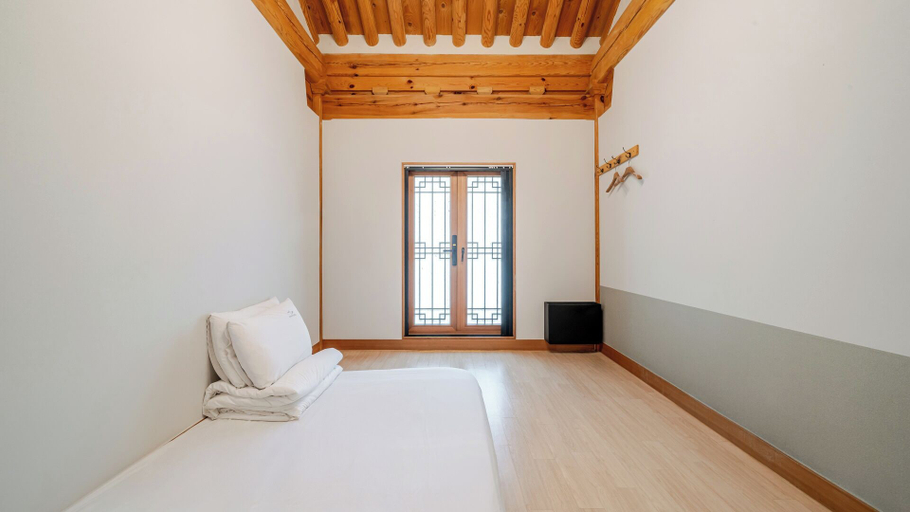 Bedroom 2, Gyeongju Ipsaedalseumeunal, Gyeongju