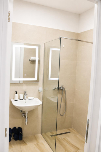 Bathroom 2, San Marco Apartment, Tiranës
