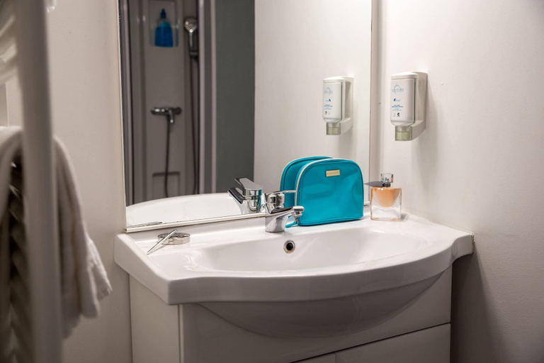 Bathroom 3, Comfort Aparthotel Besancon Hauts du Chazal, Doubs