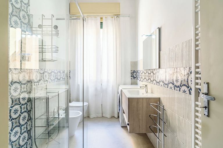 Bathroom 2, Al Portico, Syracuse