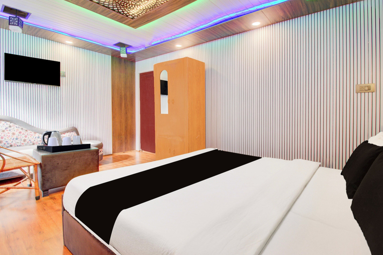 Room 4, Collection O Foreshore Road Srinagar, Srinagar