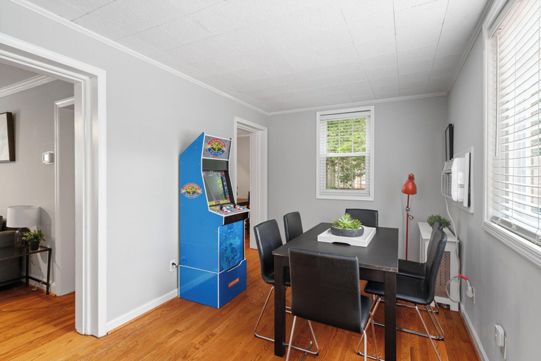 Game room 5, Charming Townhouse Retreat by Cozysuites, Alexandria