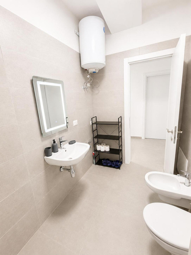 Bathroom 5, San Marco Apartment, Tiranës