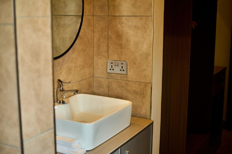Bathroom 3, AIDEN HOMES AND APARTMENTS HOTEL, New Juaben