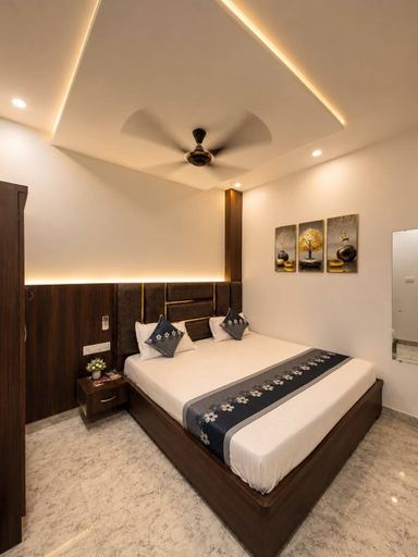 Room 3, Shri Radha Raman Palace, Varanasi