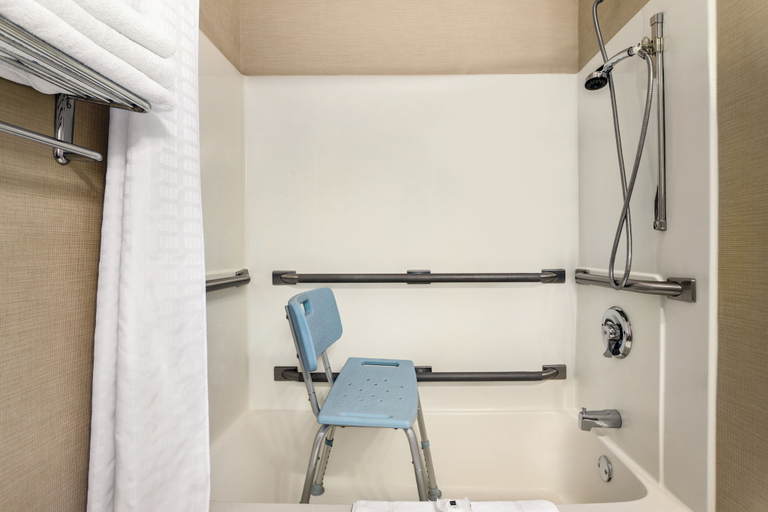 Bathroom 4, Country Inn & Suites by Radisson, Dakota Dunes, SD, Union