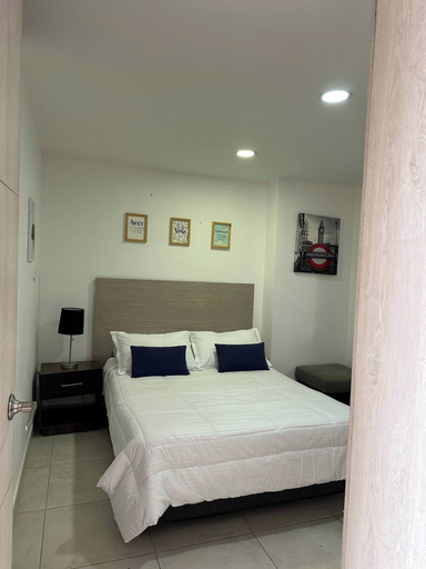 Room 4, Modern With Metro Viva Envigado View, Envigado