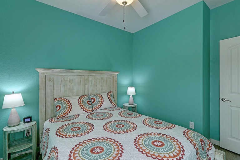 Room 3, Blue Wave Community Pool Family Friendly Sleeps 10, Nueces