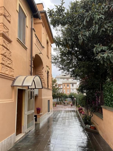 Exterior detail 2, illa dei Fiori - Self Check-in Only, Roma