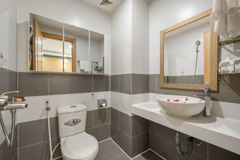 Bathroom 5, Muong Thanh Apartment, Da Nang