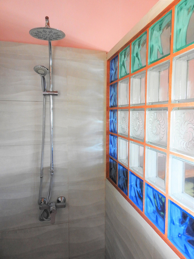 Bathroom 5, Trecicogne, Menabe