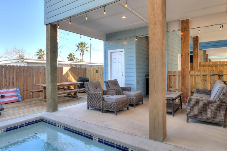 Room 4, Highway 9 Private Pool BBQ, Nueces