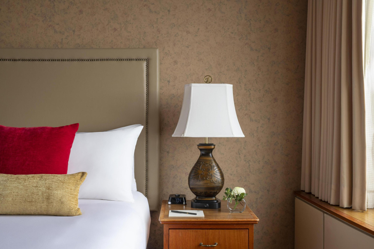 Bedroom 3, Captain Cook, Anchorage