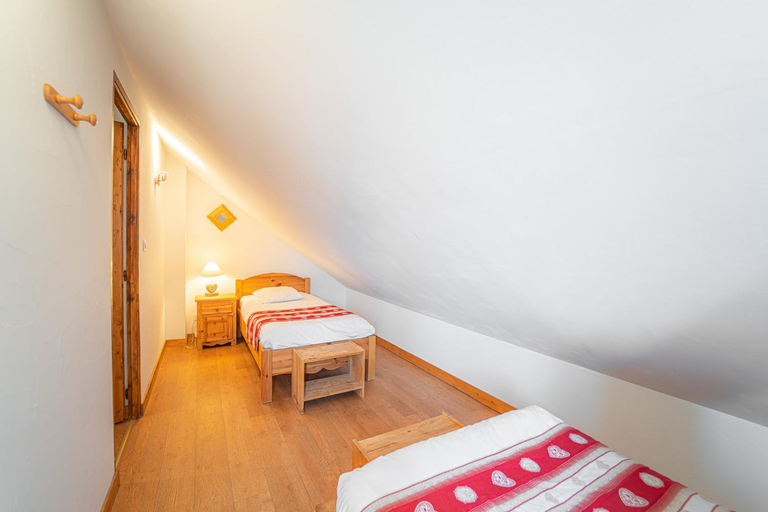 Bedroom 2, Village de gites Les Chalets de l'Aubrac, Lozère