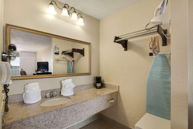 Bathroom, The Barefoot Hotel, a by the Sea Resorts, Bay