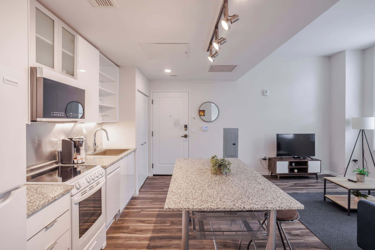 Private kitchen 2, CozySuites - Sky Central, Hamilton