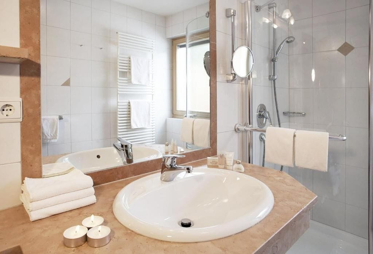 Bathroom 4, Hotel Gertraud, Bolzano