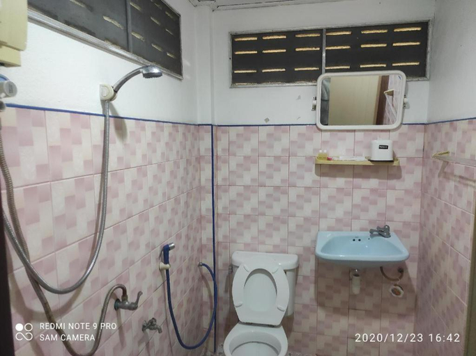 Bathroom 3, Sukorn Andaman Beach Resort, Palian