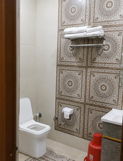 Bathroom, Nayaab Hotel Firozpur, Firozpur