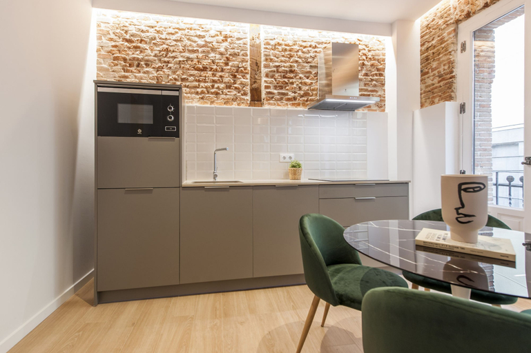 Room 5, C Latina 3 Dcha in Madrid, Madrid