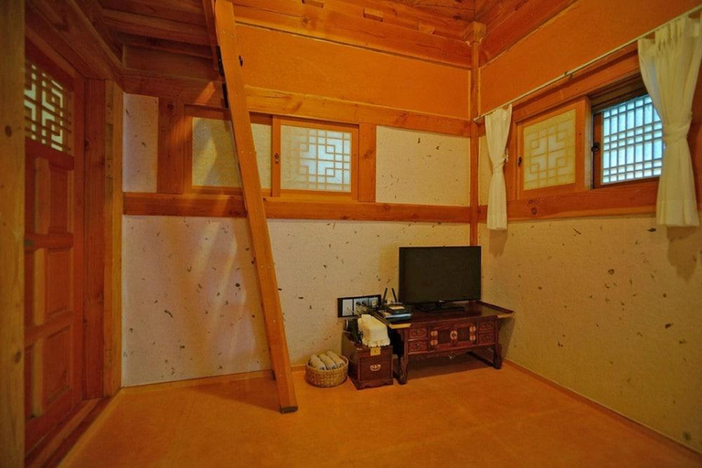 Others, Hanok goeul, Jeonju